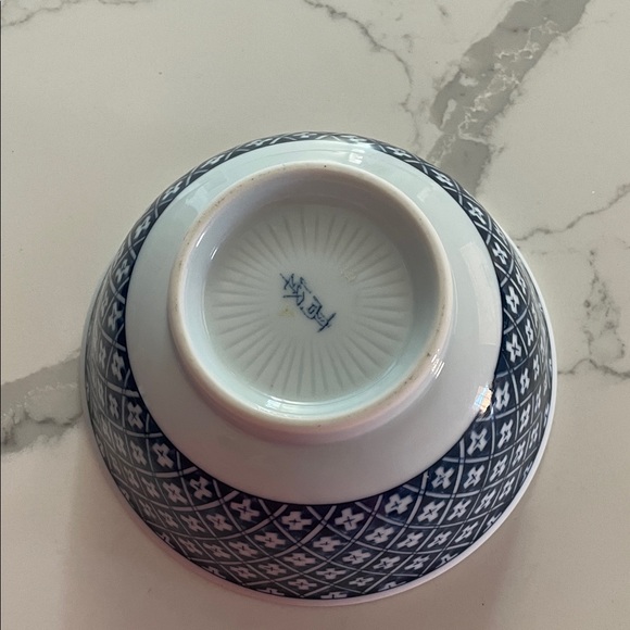 Vintage Classic Blue and White Floral Ceramic Bowl - Picture 3 of 4